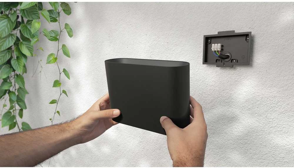 „Philips Hue WCA Dymera“ išmanusis sieninis šviestuvas vidaus ir lauko sąlygoms | 2000–6500 „Hue Baltas Colour Ambiance“