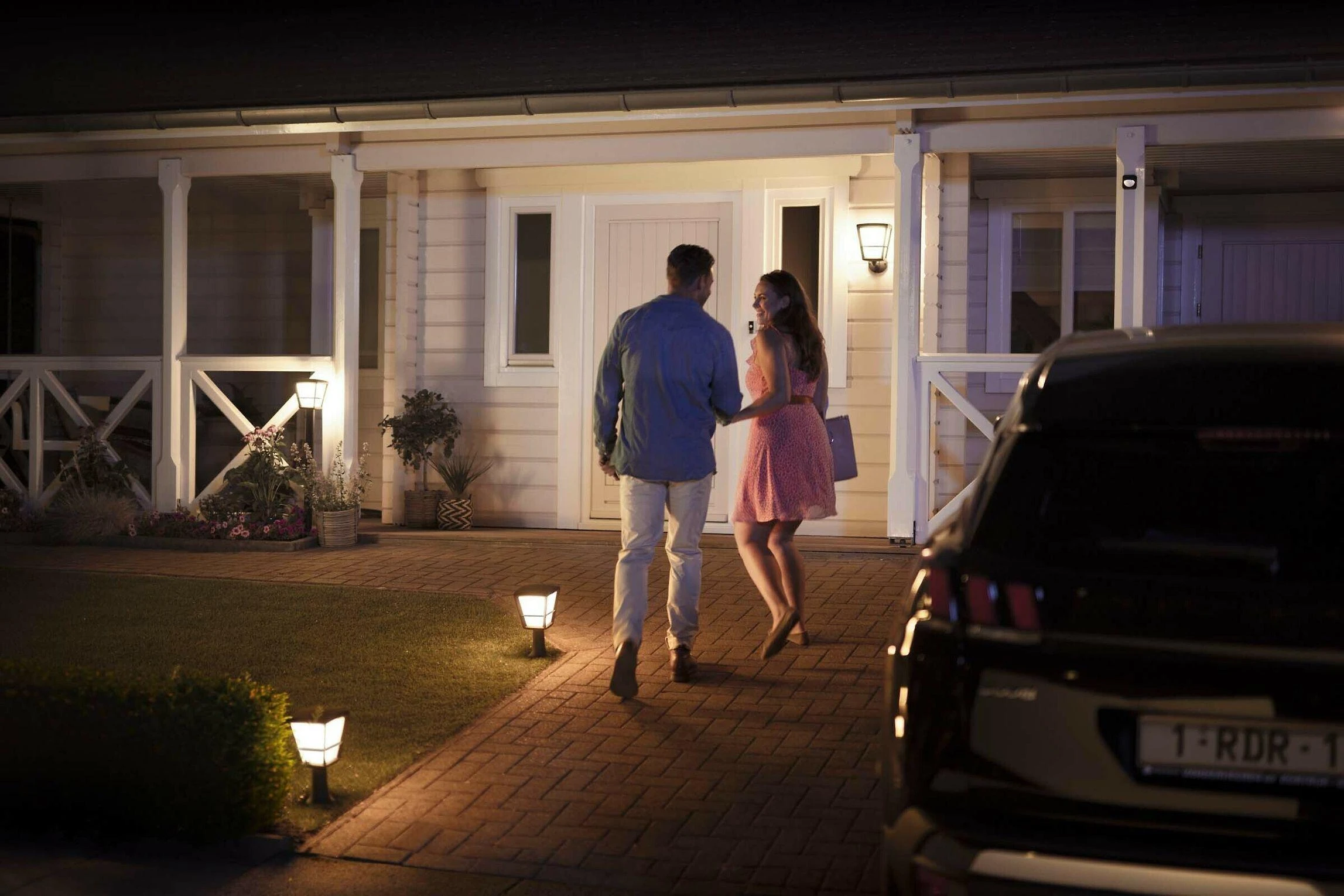 Philips Hue Econic Sieninis lauko šviestuvas (Baltas ir spalvotas)