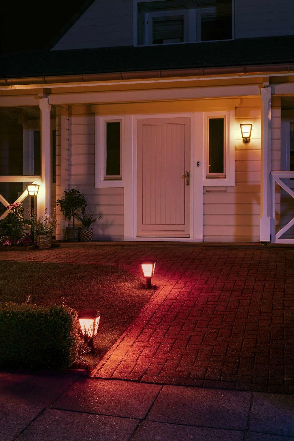 Philips Hue Econic Sieninis lauko šviestuvas (Baltas ir spalvotas)