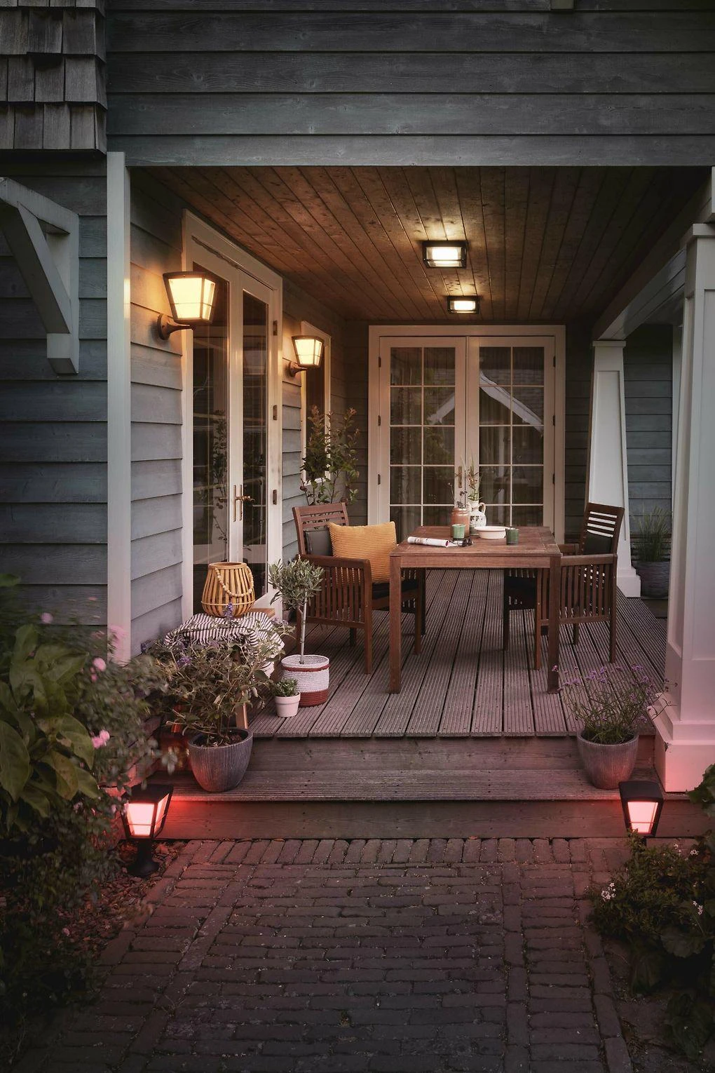 Philips Hue Econic Sieninis lauko šviestuvas (Baltas ir spalvotas)