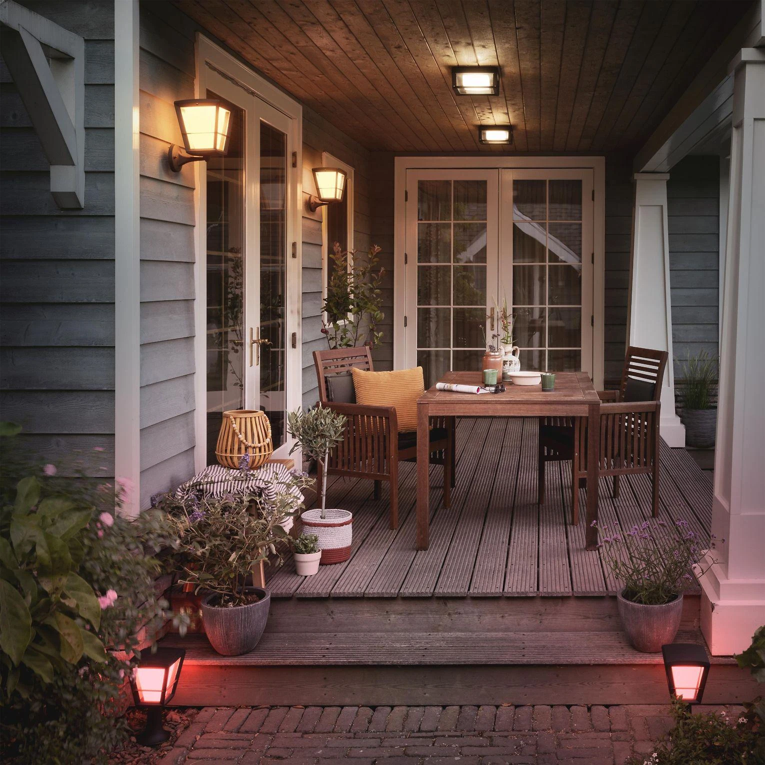 Philips Hue Econic Sieninis lauko šviestuvas (Baltas ir spalvotas)