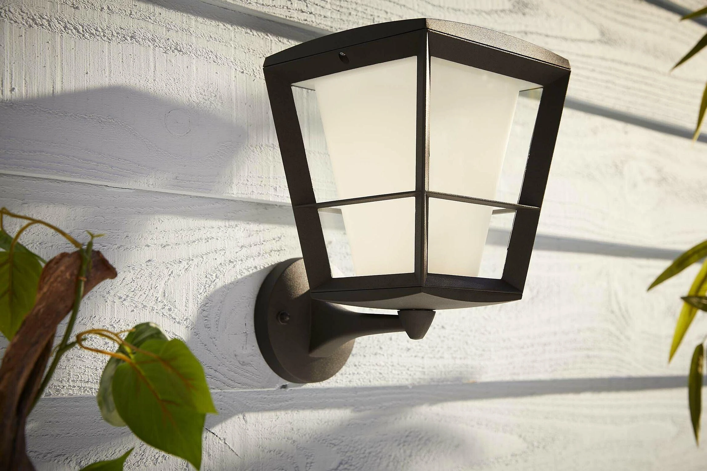 Philips Hue Econic Sieninis lauko šviestuvas (Baltas ir spalvotas)