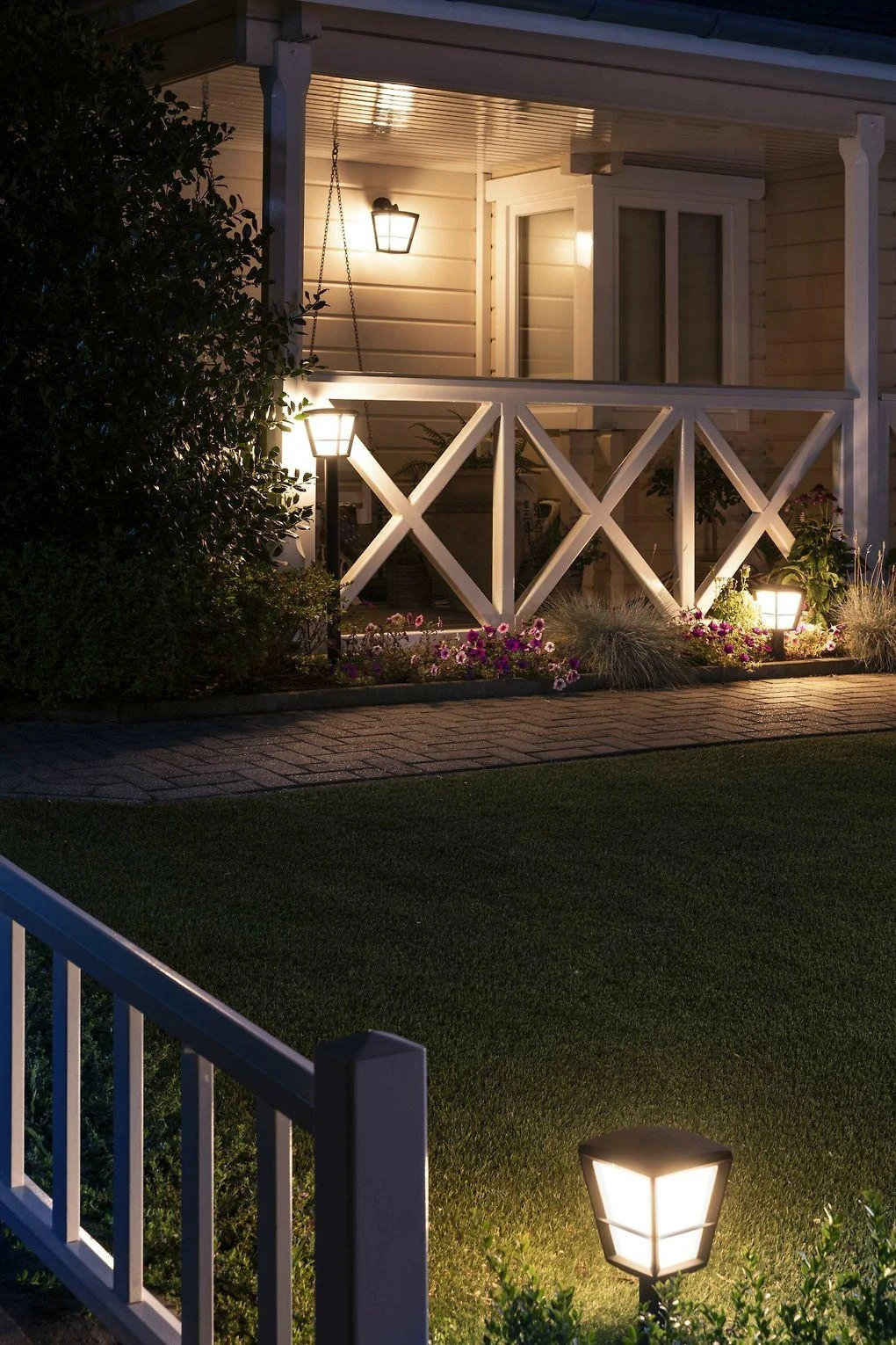 Philips Hue Econic Sieninis lauko šviestuvas (Baltas ir spalvotas)