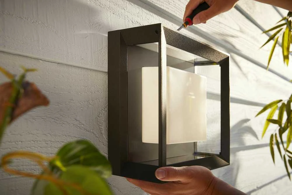 Philips Hue Econic Sieninis lauko šviestuvas (Baltas ir spalvotas)