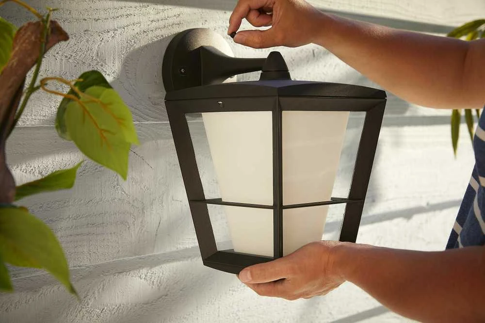 Sieninis šviestuvas Philips Hue Baltas and colour ambience „Econic” sieninis lauko šviestuvas