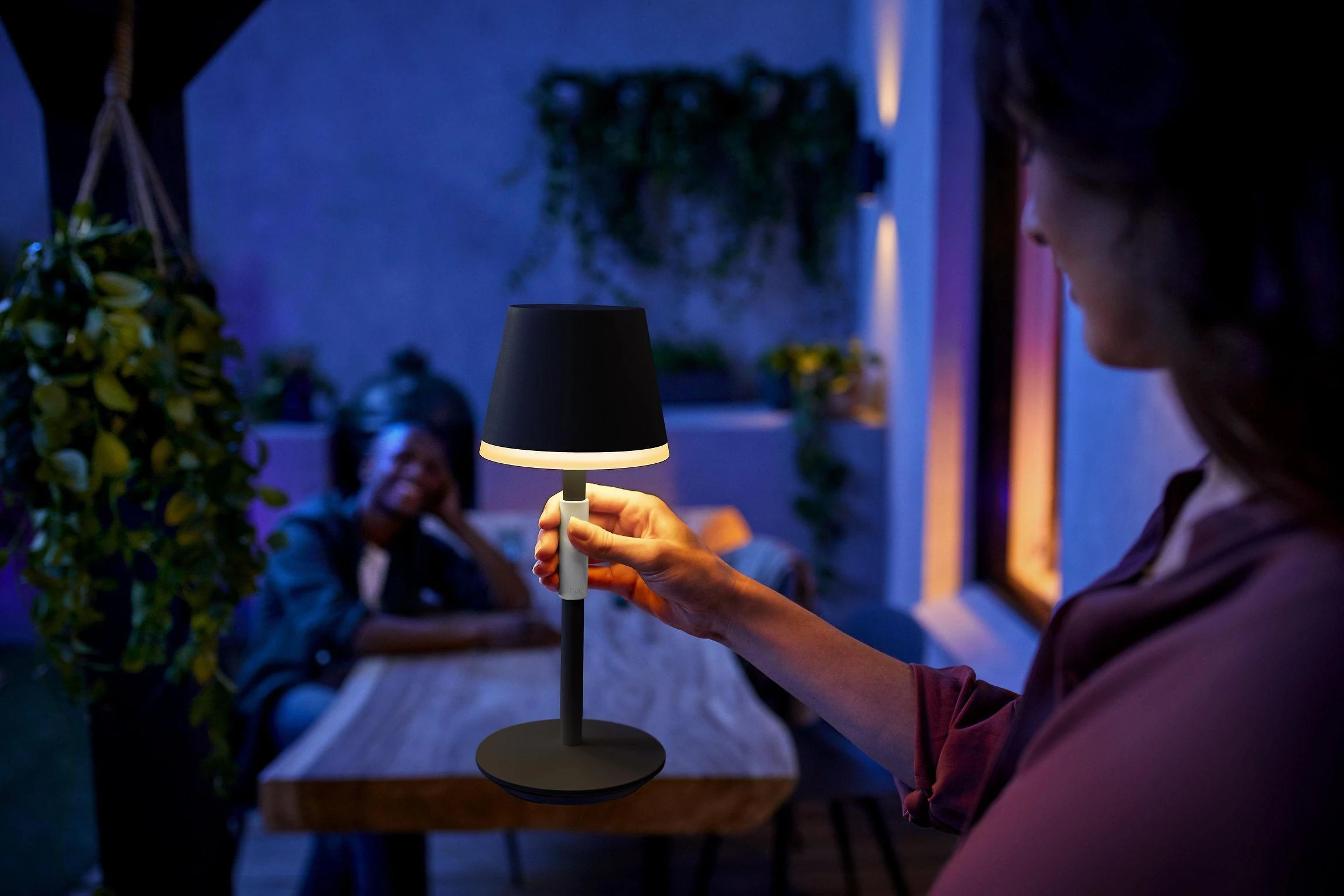 Philips Hue Baltas and colour ambience Nešiojamoji stalo lempa Hue Go