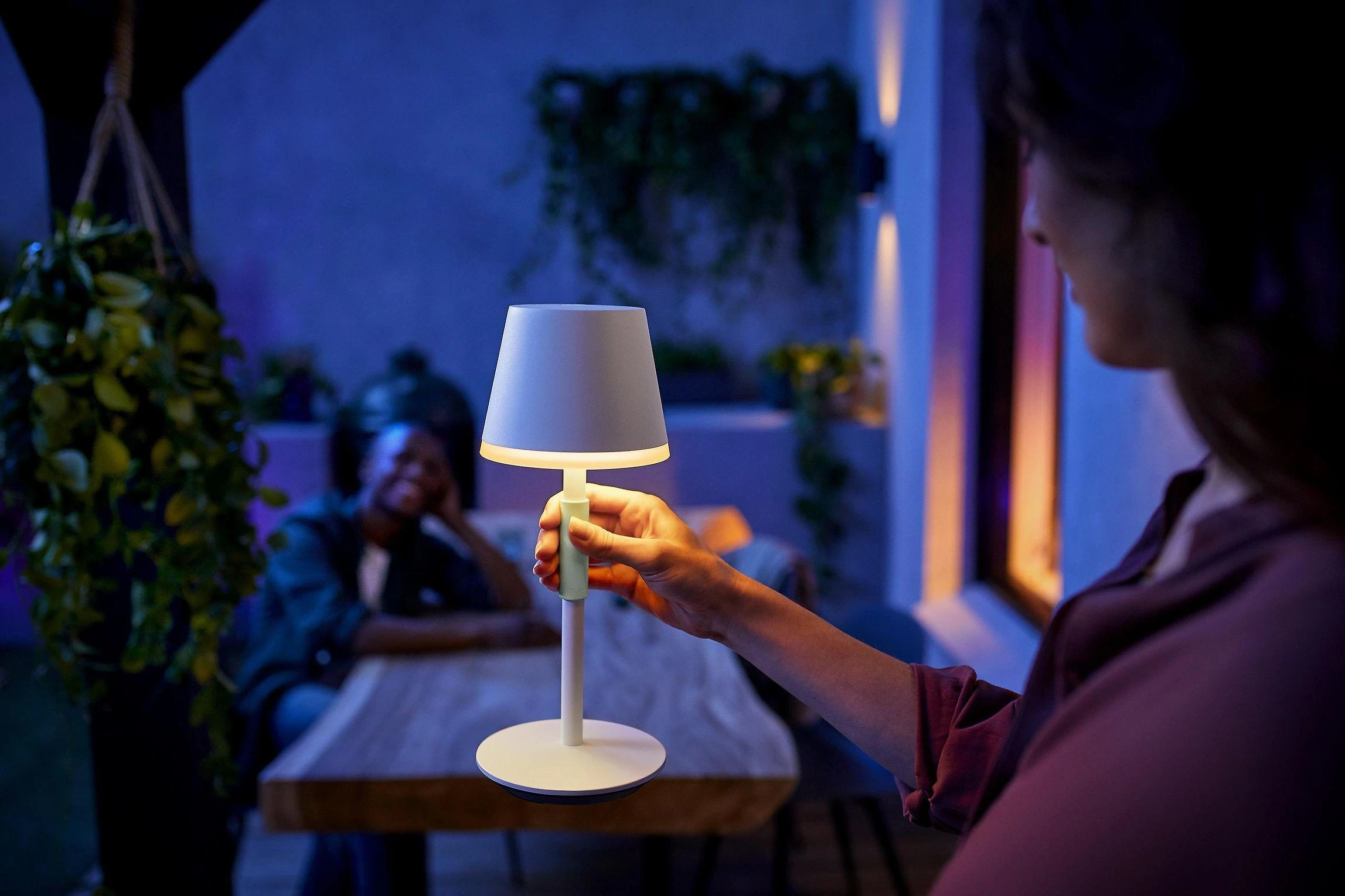 Philips Hue Baltas & Color Ambiance Go nešiojama stalinė lempa balta