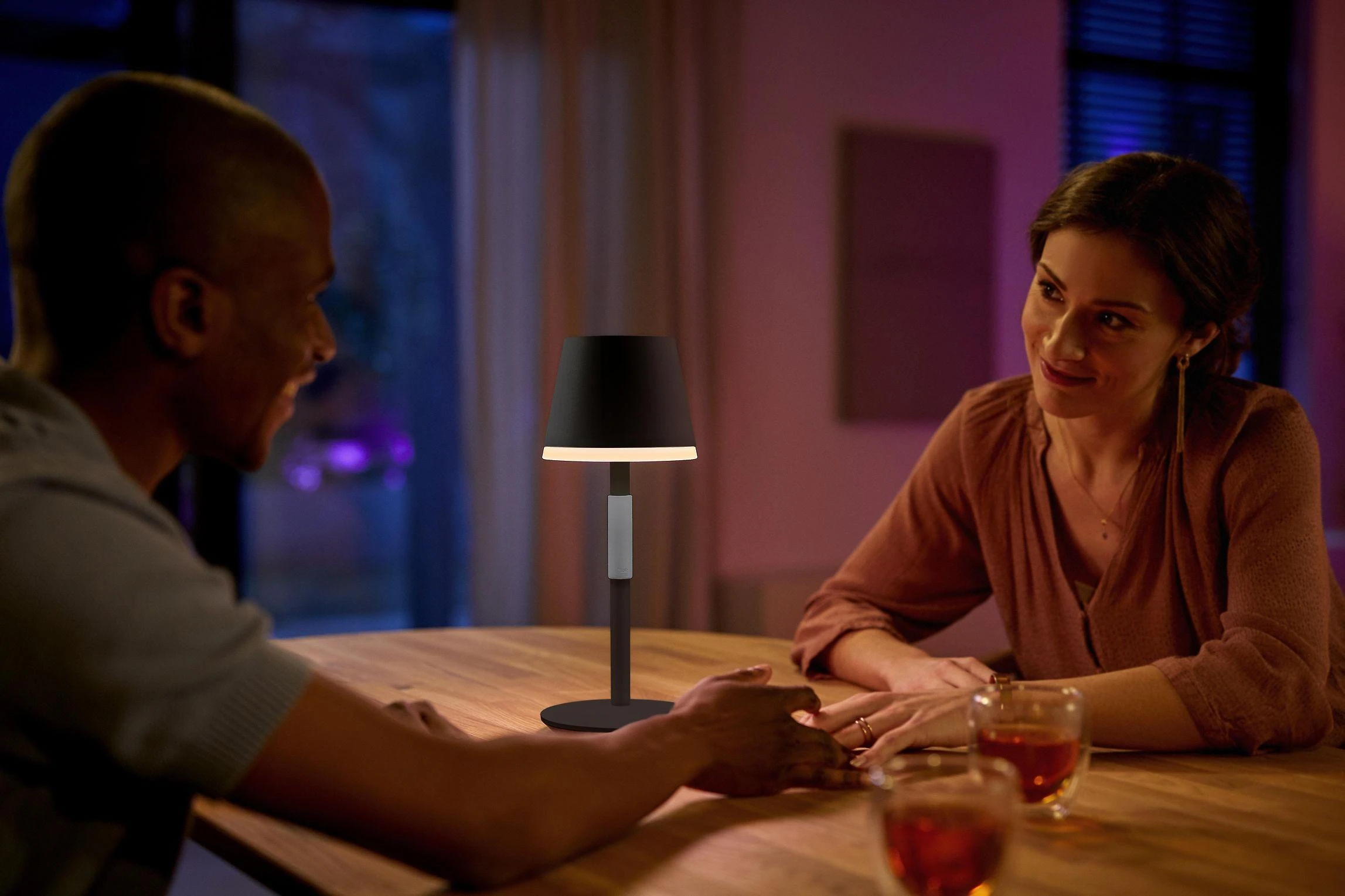 Philips Hue Baltas and colour ambience Nešiojamoji stalo lempa Hue Go