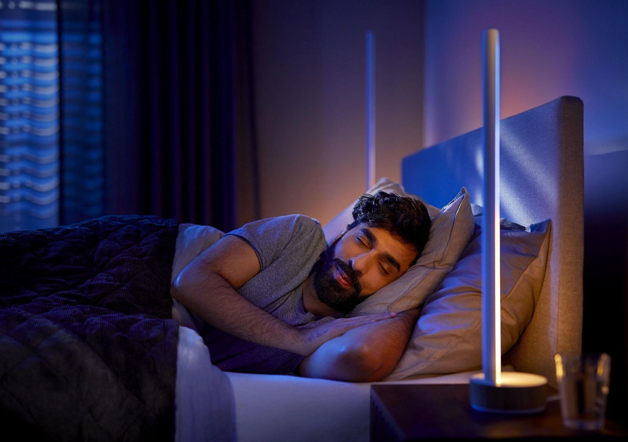Stalo gradientinis šviestuvas Philips Hue Signe Oak, Baltos spalvos
