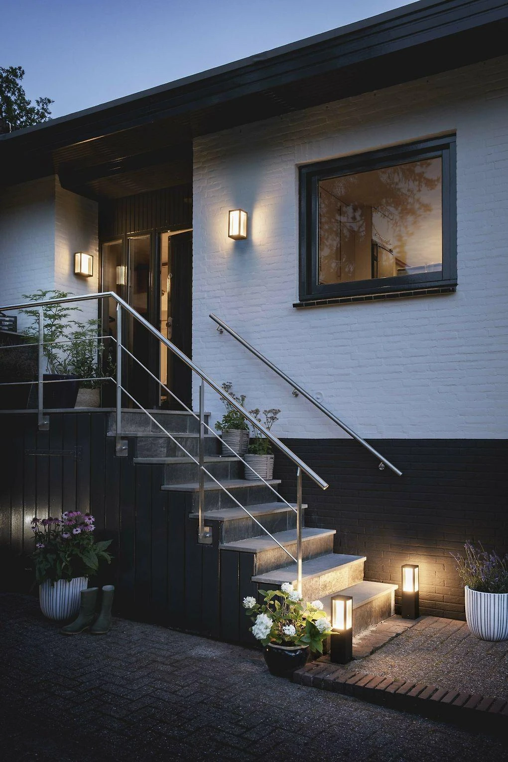 Philips Hue Lauko šviestuvas Impress (Baltas ir spalvotas)