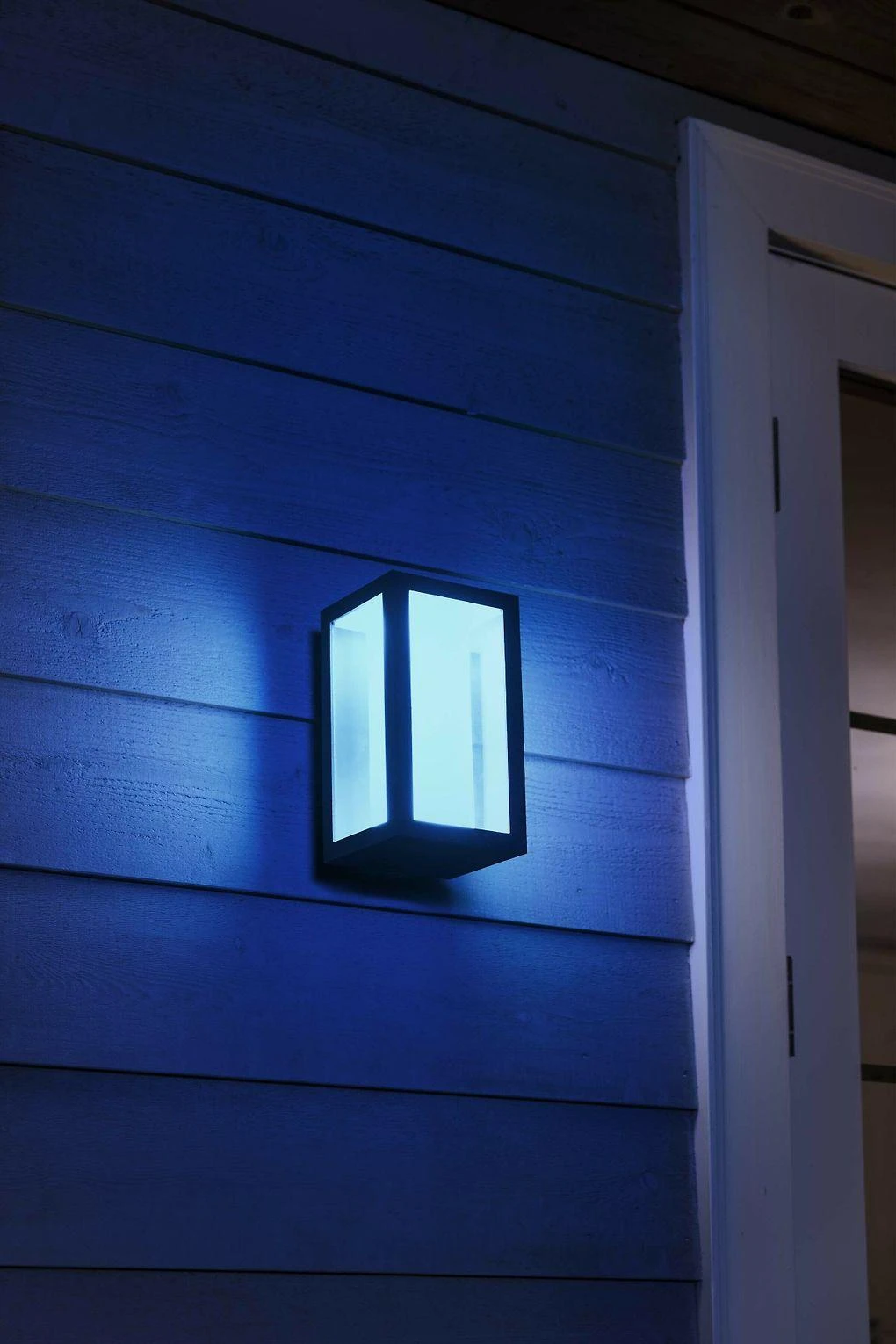 Philips Hue Impress sieninis lauko šviestuvas (Baltas ir spalvotas)