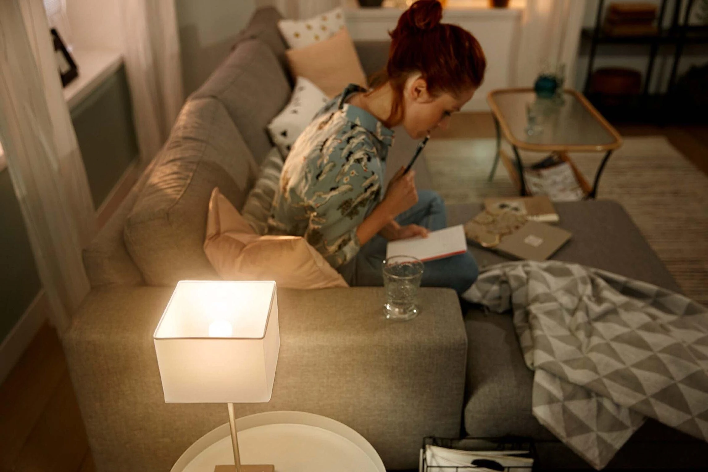 Philips Hue Lamp E14 5.7WW BT rutulinis 2 pak