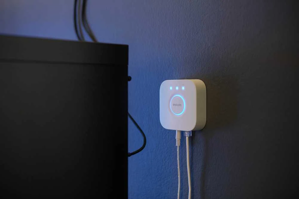 „Philips Hue Gradient PC Lightstrip“ 24–27 colių pradinis rinkinys | 15 W