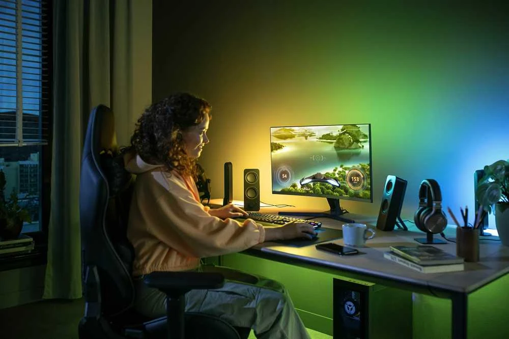 „Philips Hue Gradient PC Lightstrip“ 24–27 colių pradinis rinkinys | 15 W