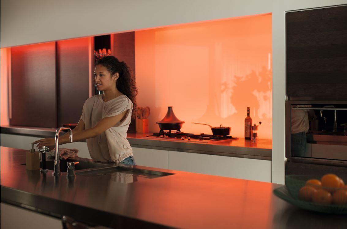 Philips Hue Lightstrip Plus LED juosta, baltos spalvos, 2 m, skirta naudoti vidaus patalpose aprašymas - Prekės nuotrauka