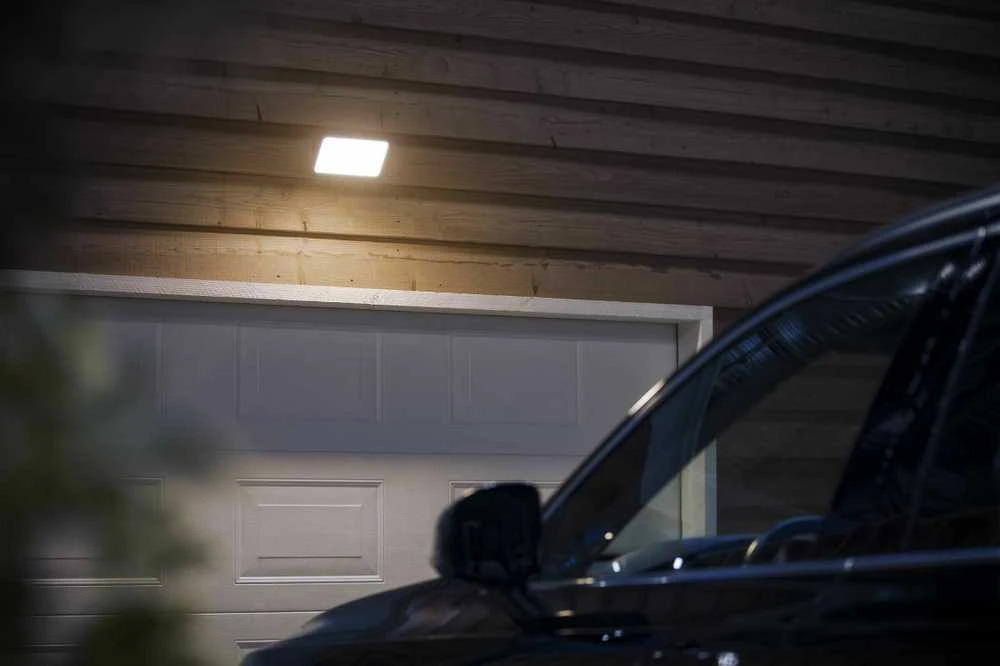 Sieninis šviestuvas „Philips Hue Welcome Outdoor Floodlight“ | Šiltas baltas