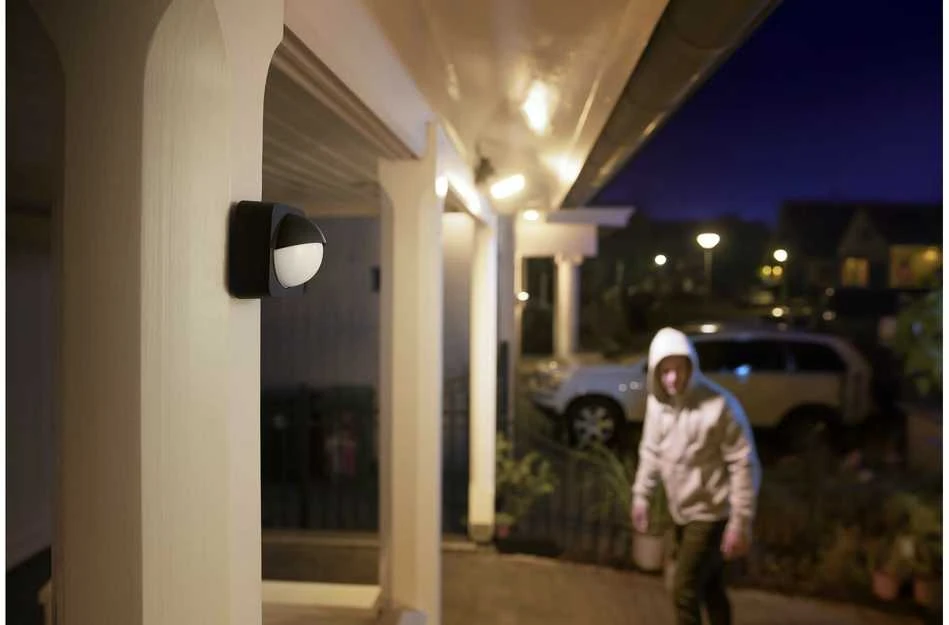 Sieninis šviestuvas „Philips Hue Welcome Outdoor Floodlight“ | Šiltas baltas