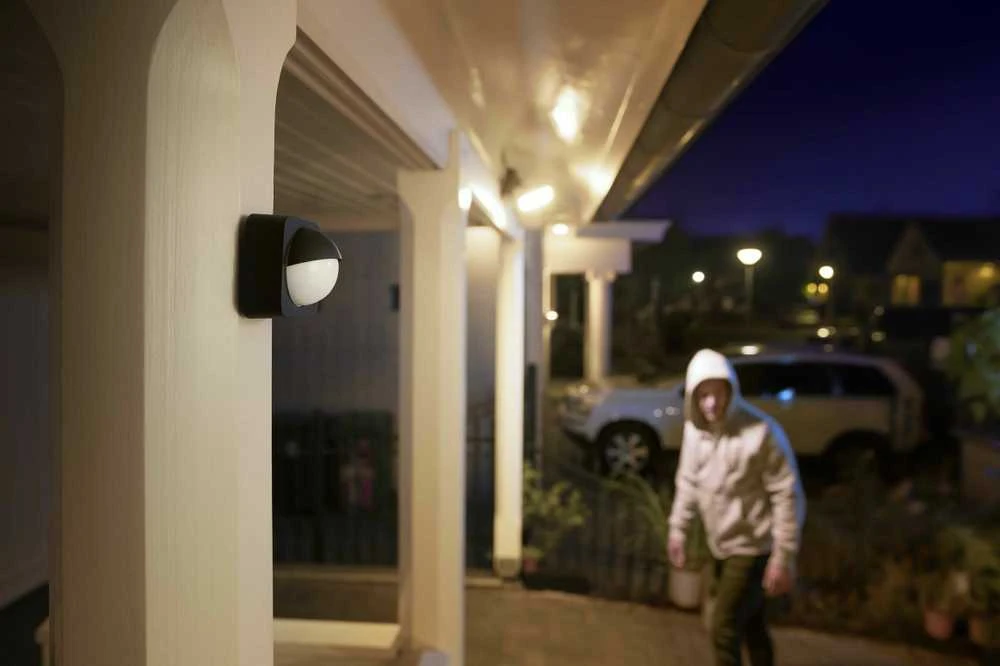 Sieninis šviestuvas „Philips Hue Welcome Outdoor Floodlight“ | Šiltas baltas