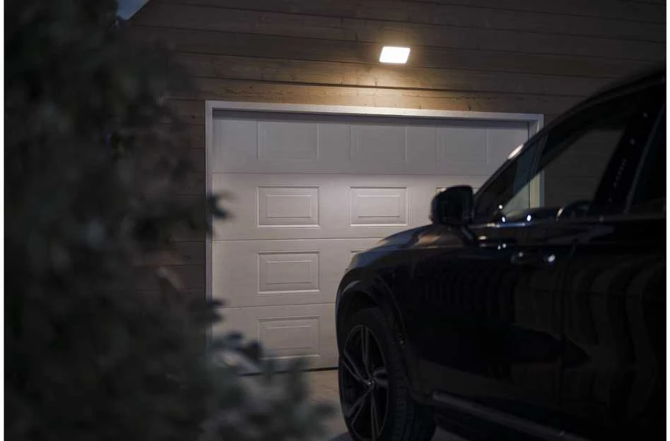 Sieninis šviestuvas „Philips Hue Welcome Outdoor Floodlight“ | Šiltas baltas