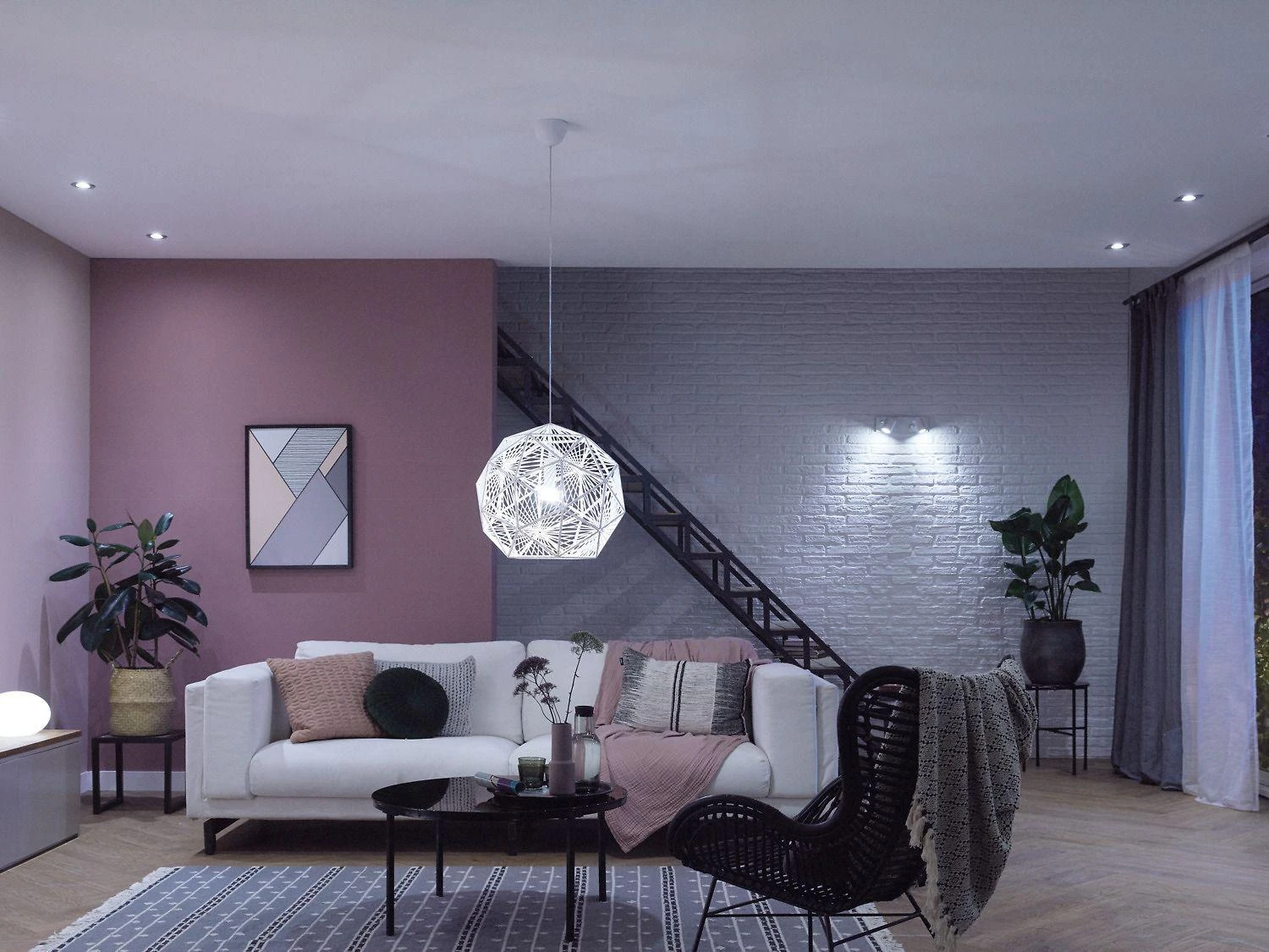 Philips Hue "White ambiance” pradžios rinkinys: 2 E27 išmaniosios lemputės (1100) + šviesos reguliatoriaus jungiklis