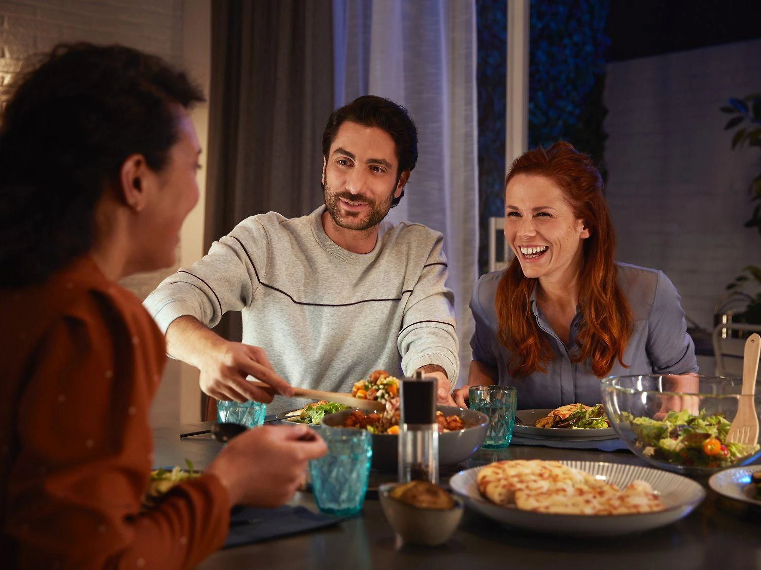 Philips Hue "White ambiance” pradžios rinkinys: 2 E27 išmaniosios lemputės (1100) + šviesos reguliatoriaus jungiklis
