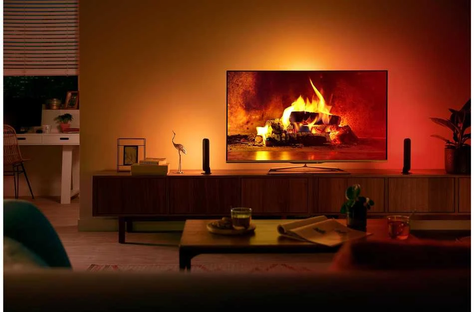 „Philips Hue Bridge Pro“ + 2 „Play“ šviesos juostos