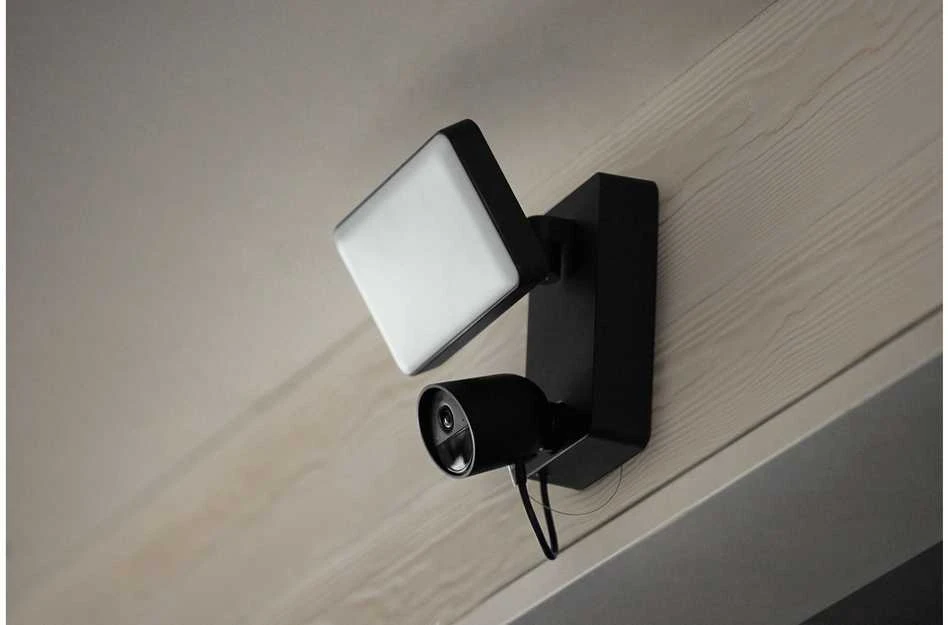„Philips Hue“ saugus prožektorius su fotoaparatu, 2250 lm, 1080p