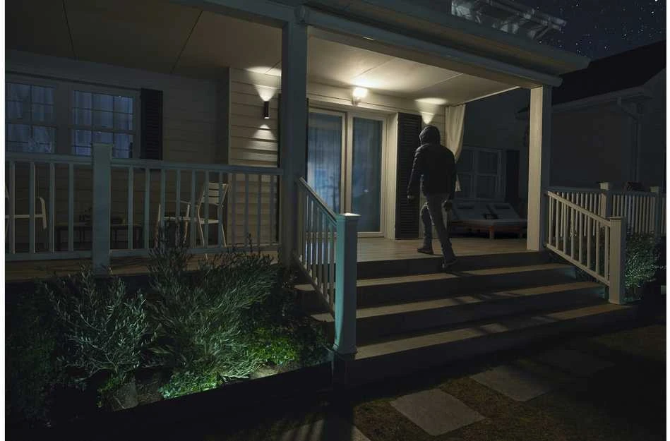 „Philips Hue“ saugus prožektorius su fotoaparatu, 2250 lm, 1080p