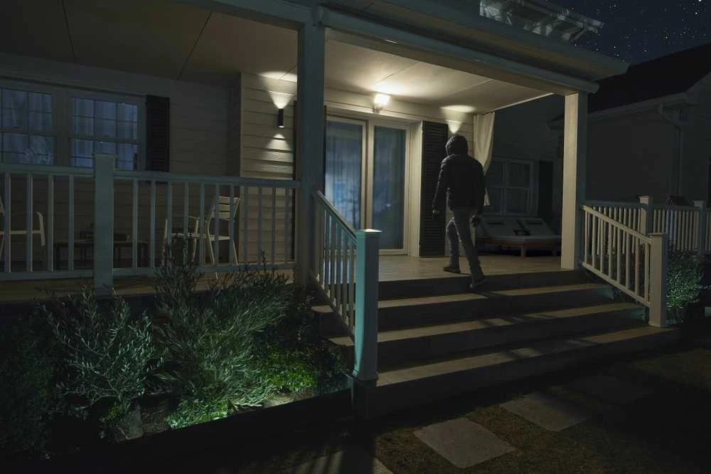 „Philips Hue“ saugus prožektorius su fotoaparatu, 2250 lm, 1080p