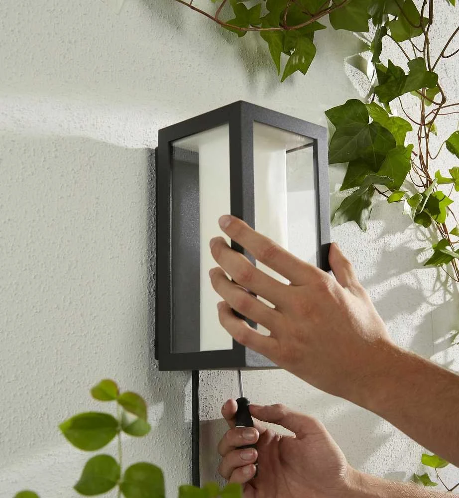 Philips Hue Sieninis lauko šviestuvas Impress (Baltas ir spalvotas)