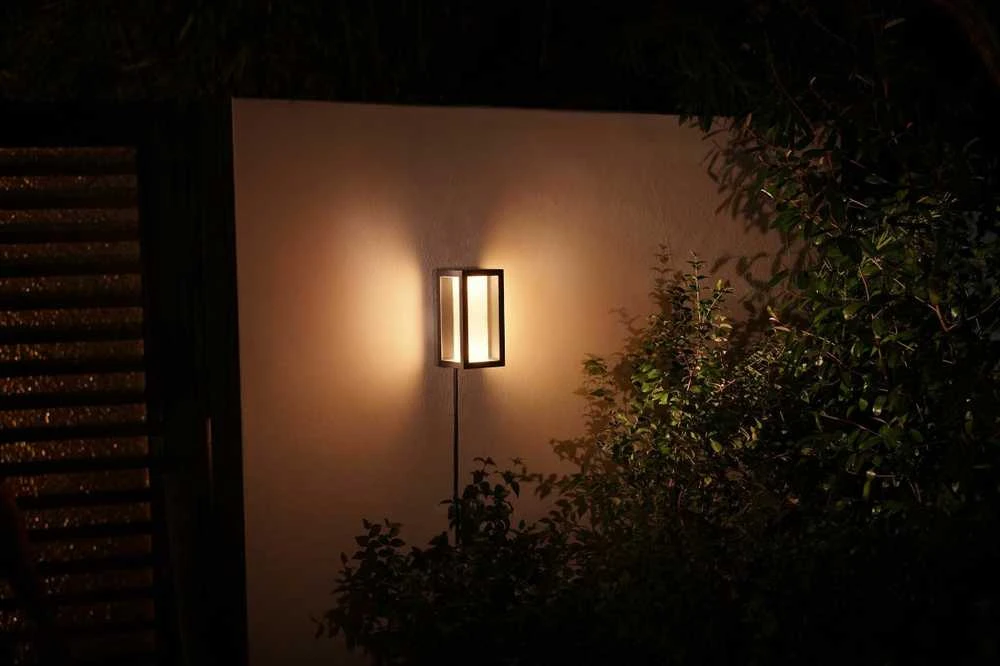 Philips Hue Sieninis lauko šviestuvas Impress (Baltas ir spalvotas)