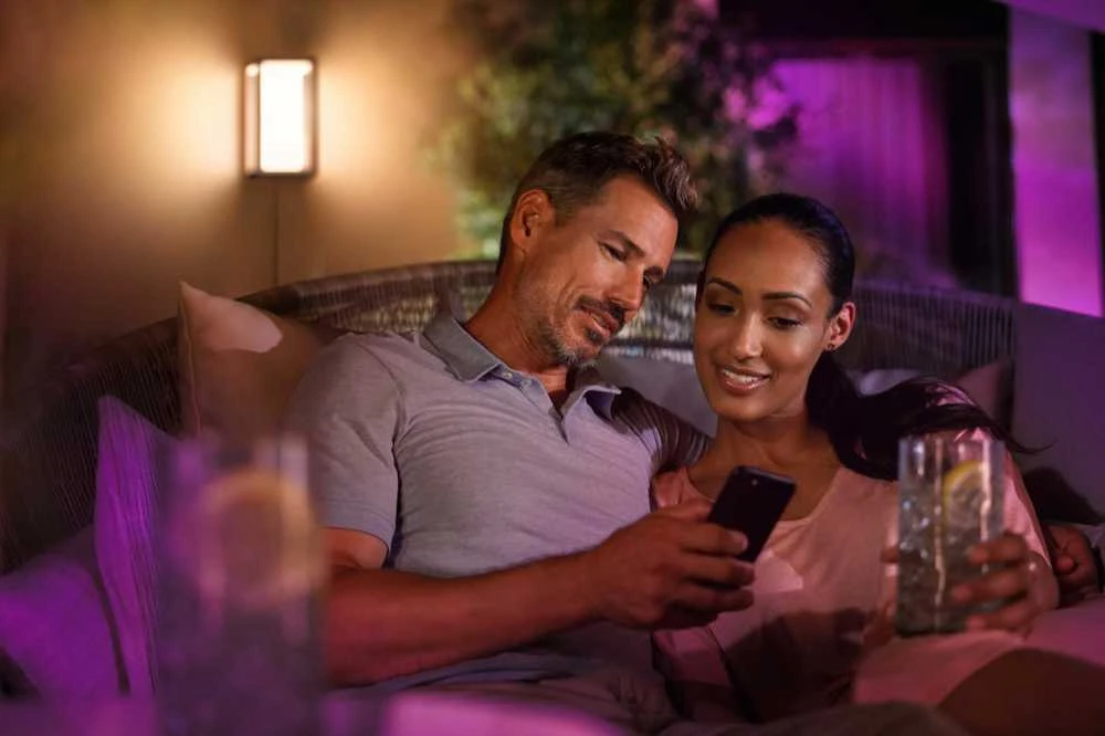 Philips Hue Sieninis lauko šviestuvas Impress (Baltas ir spalvotas)