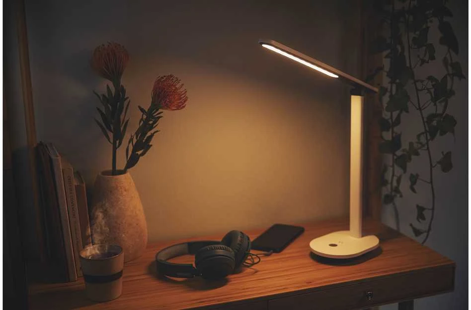 Philips Ivory DSK203 -työpöytävalaisin, USB-ladattava, valkoinen