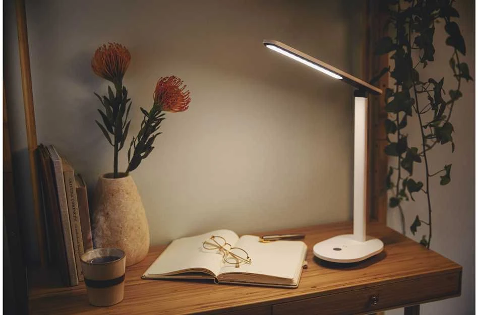 Philips Ivory DSK203 -työpöytävalaisin, USB-ladattava, valkoinen