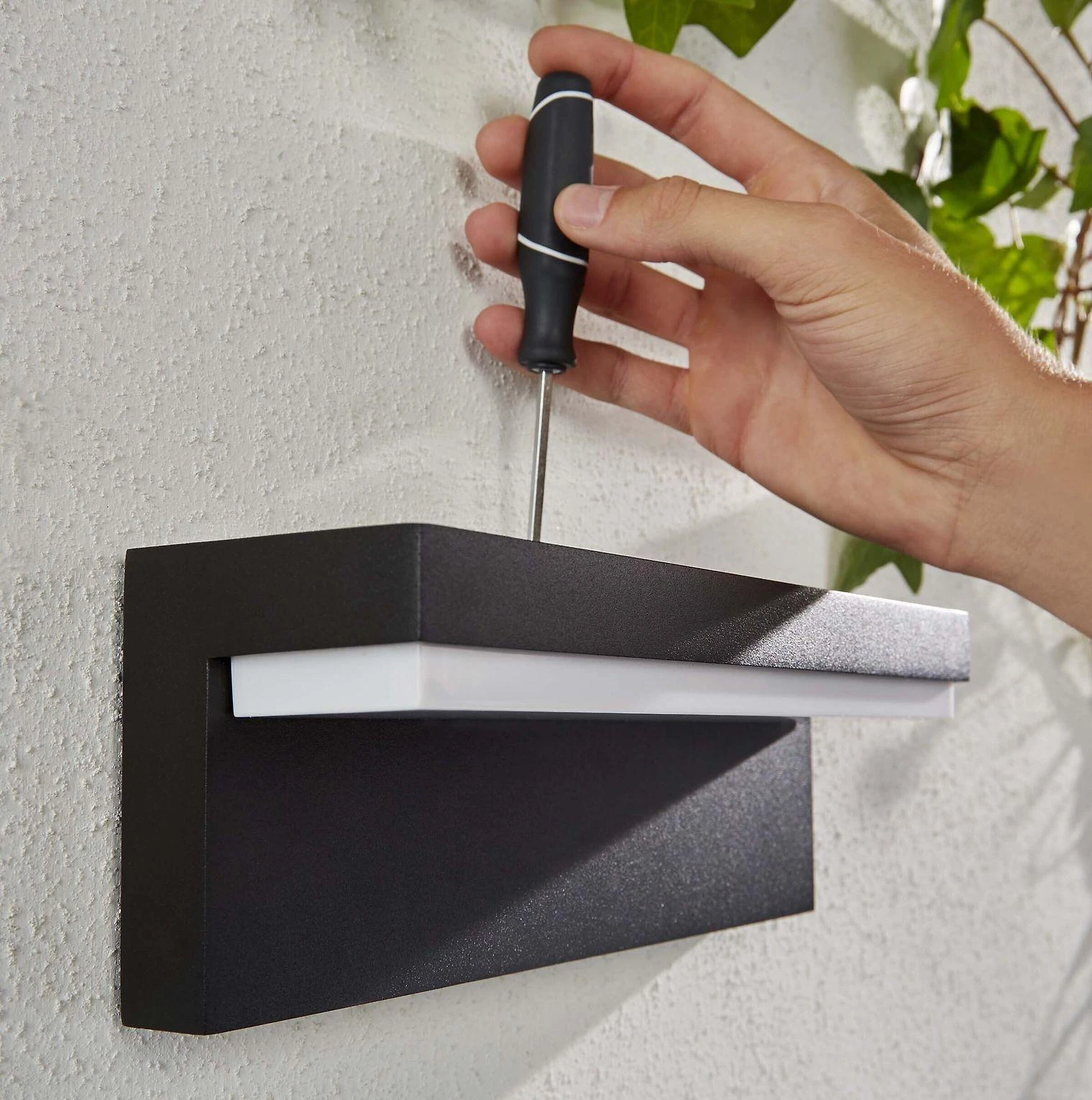 Sieninis šviestuvas Philips Hue Nyro kinkiet juodas 1x13.5 W