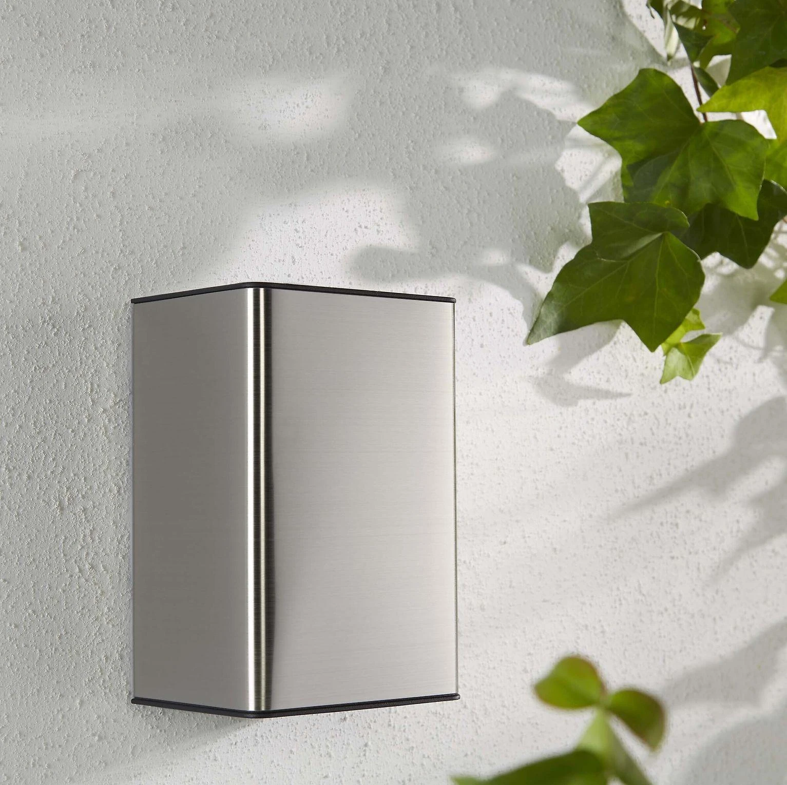 Philips Hue Sieninis lauko šviestuvas Resonate (Baltas ir spalvotas)