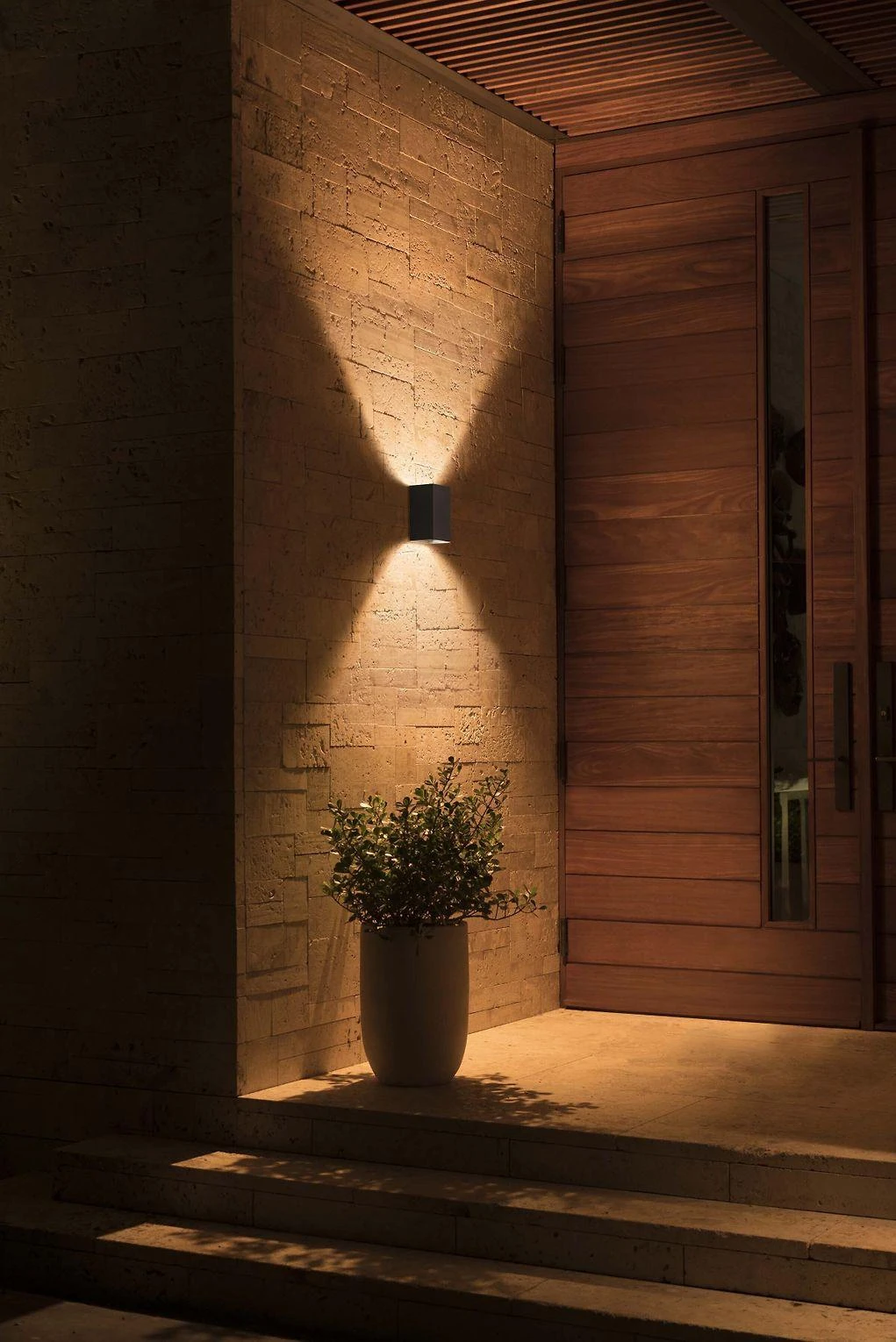 Philips Hue Sieninis lauko šviestuvas Resonate (Baltas ir spalvotas)