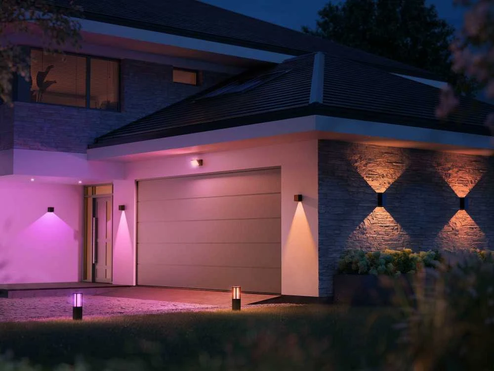 Sieninis šviestuvas Philips Hue WCA Resonate Outdoor Downward Wall Lantern, Juodas | 8 W | 2000-6500 Hue Baltas Color Ambiance