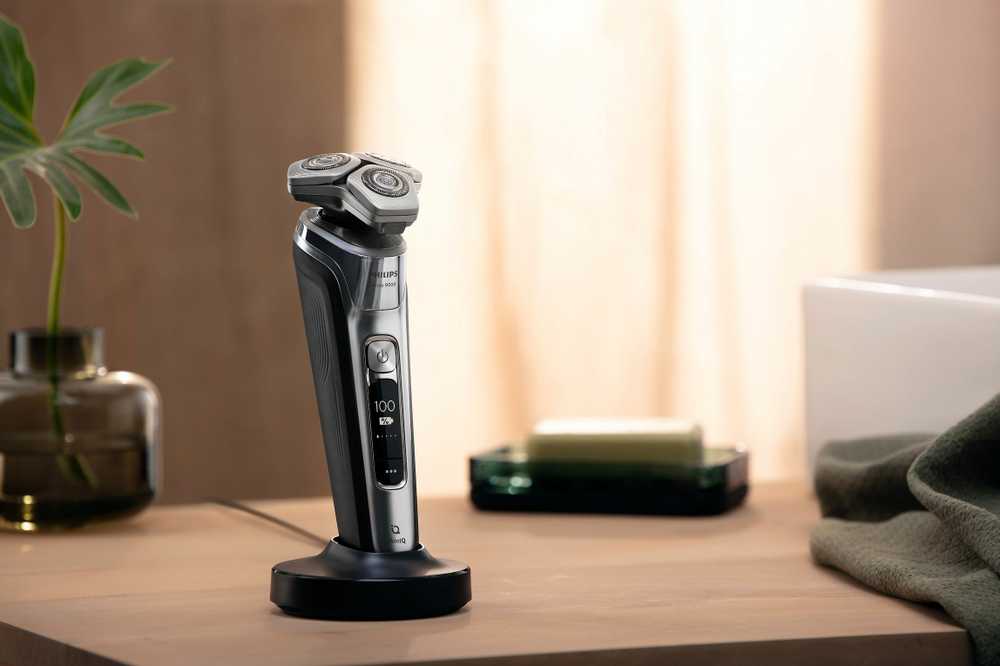 Barzdaskutė Philips Shaver series 9000 Drėgnojo ir sausojo skutimo skustuvas su „SkinIQ“ S9975/55