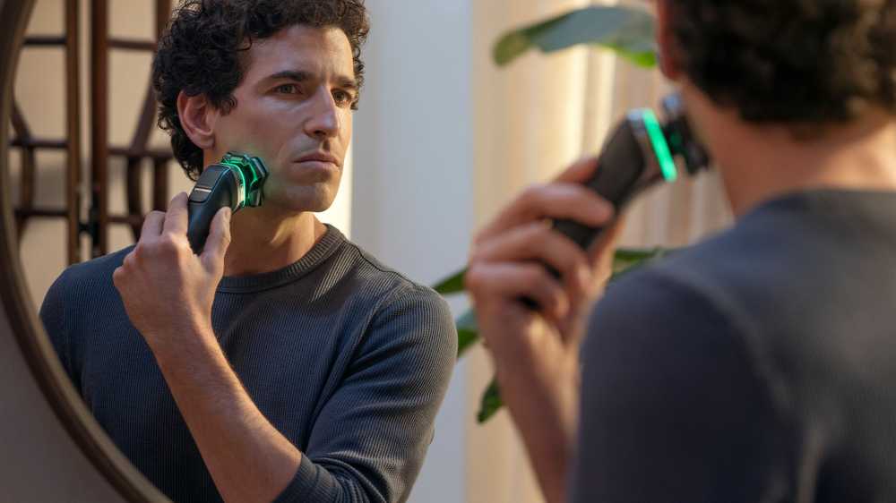 Barzdaskutė Philips Shaver series 9000 Drėgnojo ir sausojo skutimo skustuvas su „SkinIQ“ S9975/55