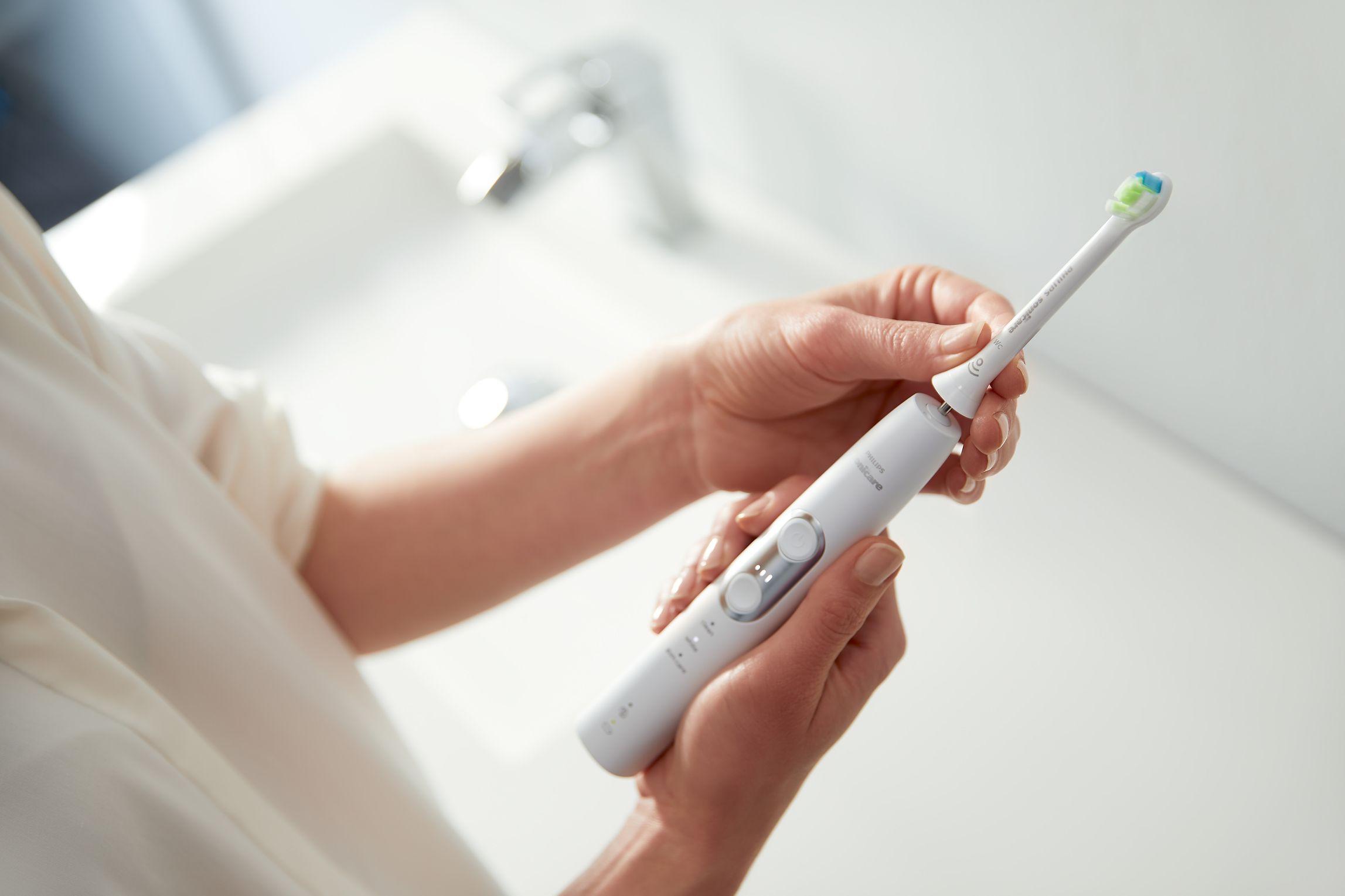 Philips Sonicare ProtectiveClean 6100 Sonic elektrinis dantų šepetėlis HX6877/28