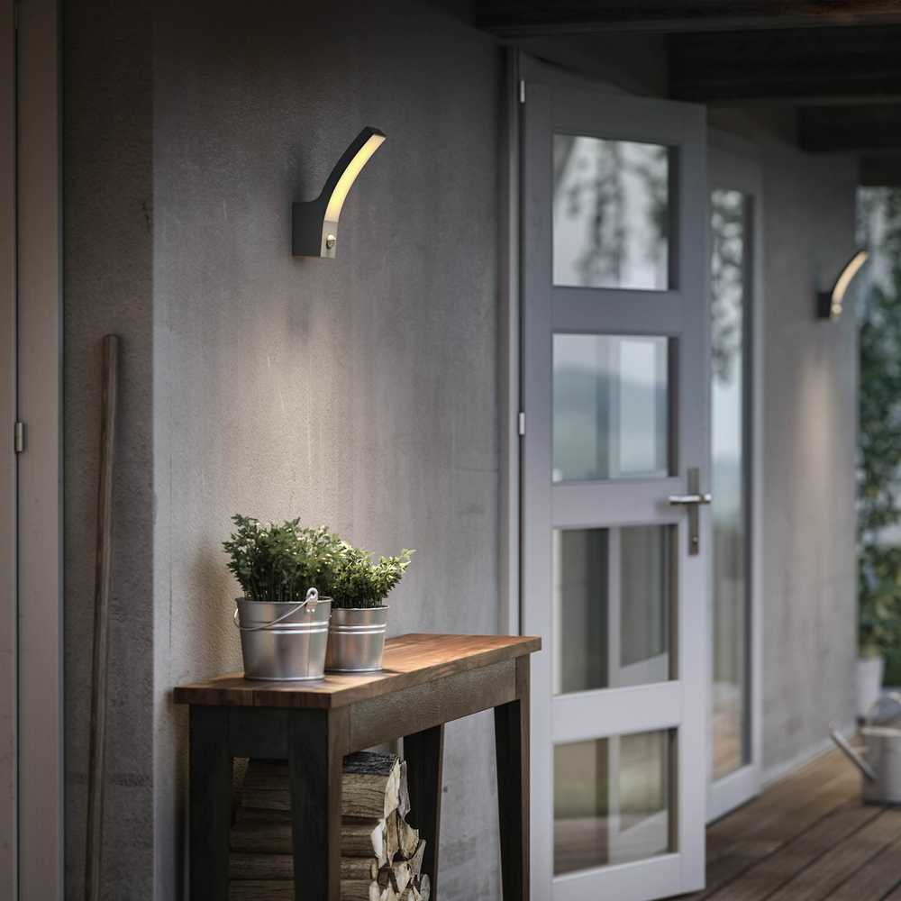 Sieninis šviestuvas Aplica LED pentru exterior cu senzor de miscare Philips Splay, 12W, 1100lm, lumina calda (2700K), IP44, 240x80x160mm, Antracit