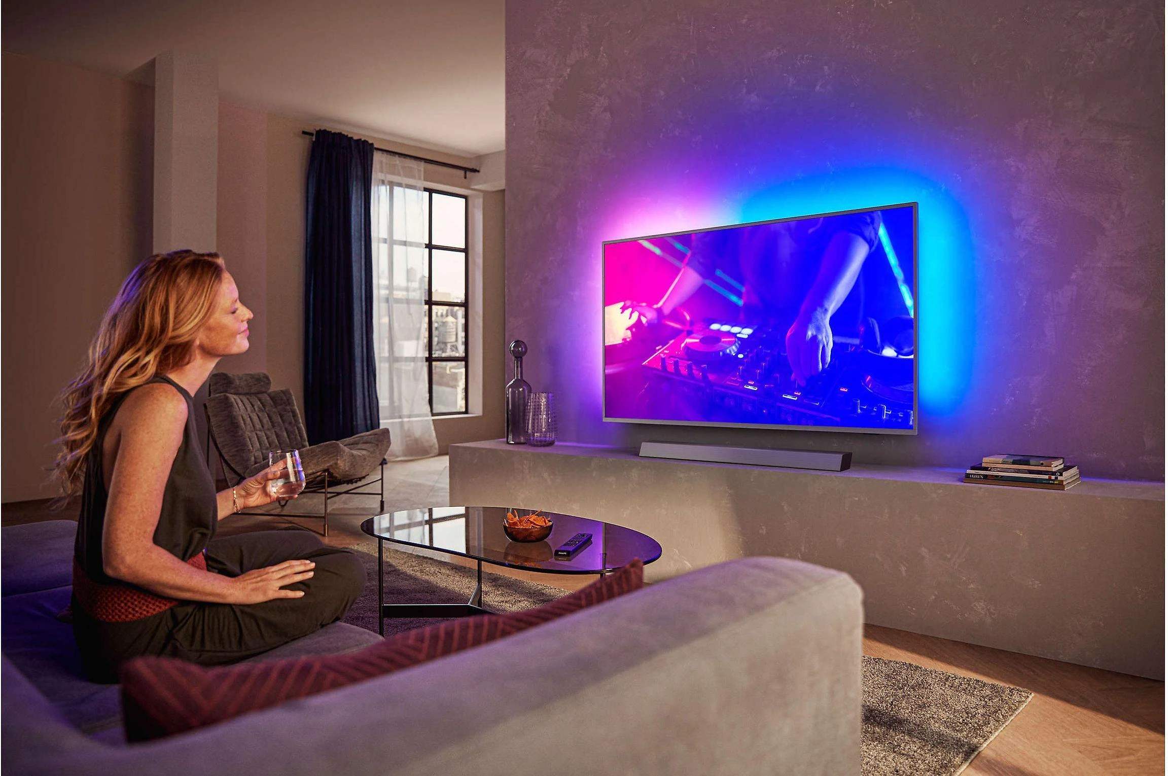 Namų kino sistema „Philips Soundbar“ garsiakalbis TAB8505/10, maks. 240 W. Integruotas žemųjų dažnių garsiakalbis, Dolby Atmos®, suderinamas su DTS Play-Fi, jungiasi su balso asistentais