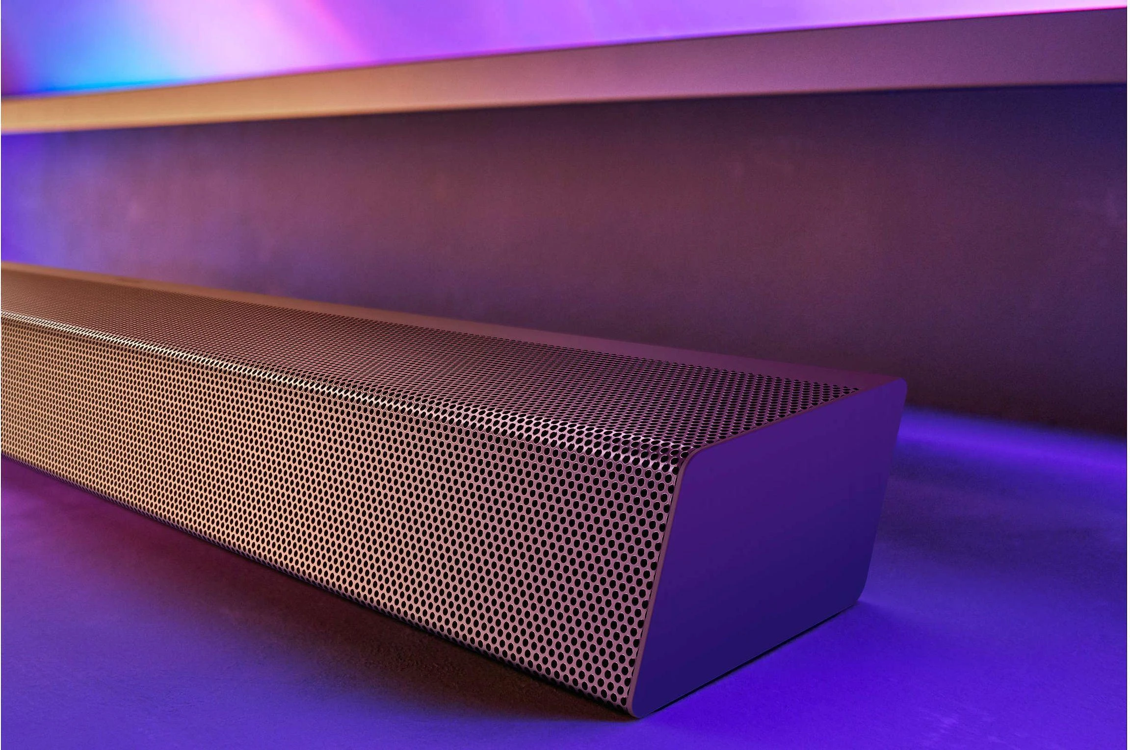 Namų kino sistema „Philips Soundbar“ garsiakalbis TAB8505/10, maks. 240 W. Integruotas žemųjų dažnių garsiakalbis, Dolby Atmos®, suderinamas su DTS Play-Fi, jungiasi su balso asistentais