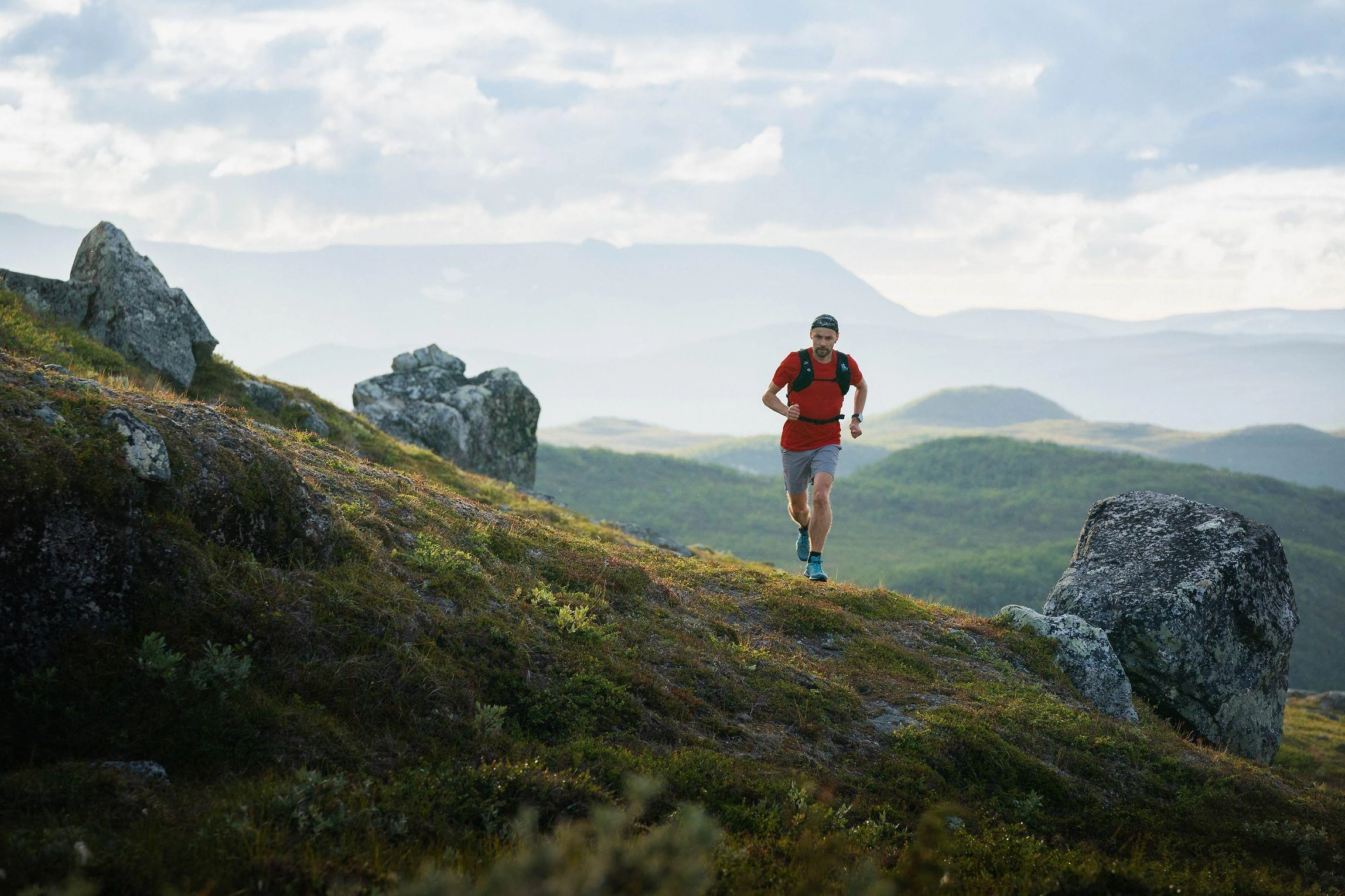 Išmanusis laikrodis Polar Grit X Pro M/L, juodos spalvos