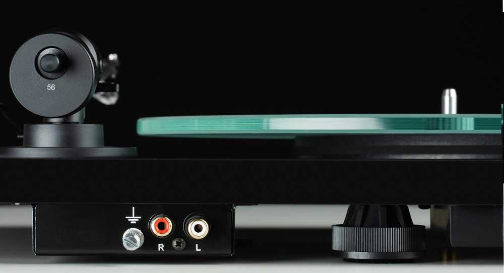 Muzikinis centras Pro-Ject T1 EVO BT patefonas, graikinis riešutas