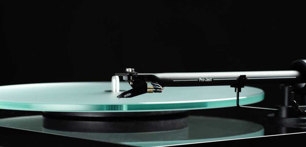 Muzikinis centras Pro-Ject T1 EVO BT patefonas, graikinis riešutas