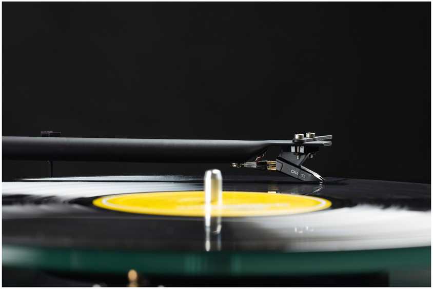 Muzikinis centras Pro-Ject T1 EVO BT patefonas, graikinis riešutas