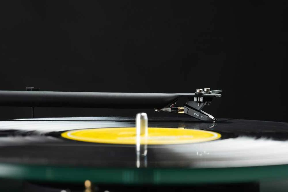 Pro-Ject T1 EVO levysoitin, mattavalkoinen
