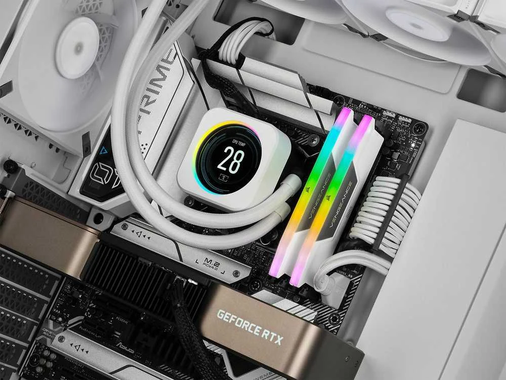 RAM CORSAIR DDR5 6000MT/s 32GB 2x16GB DIMM Unbuffered 36-44-44-96 Std PMIC XMP 3.0 VENGEANCE RGB DDR5 Baltas Heatspreader Juodas PCB 1.4V